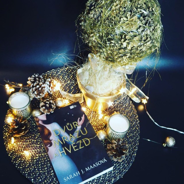 dvůr mrazu a hvězd